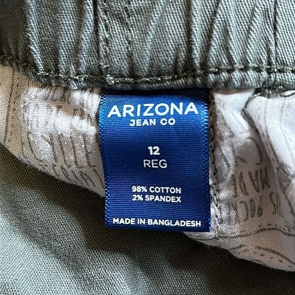 Arizona Jeans Co. Girls size 12 Green Ruffled Waist, Belted Shorts - Picture 3 of 4